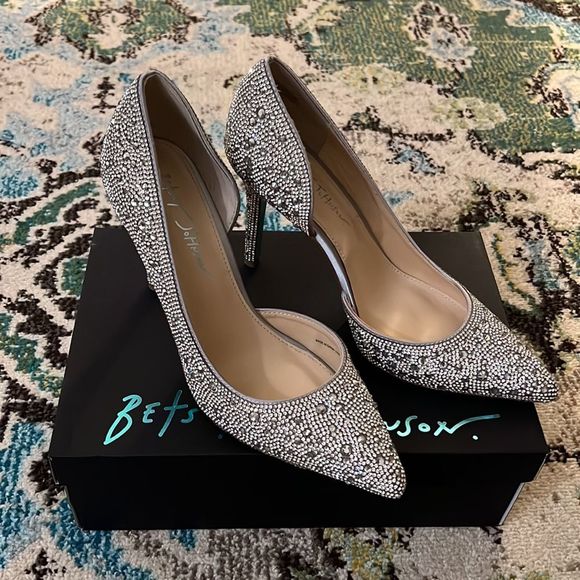 Betsey Johnson Shoes - Betsey Johnson • Silver NIB Shary Pump